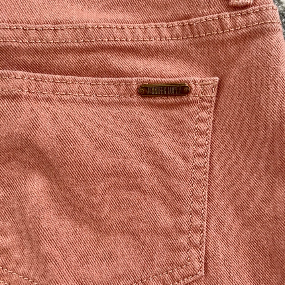 Jennifer Lopez Peach Cropped Jeans - Picture 5 of 6